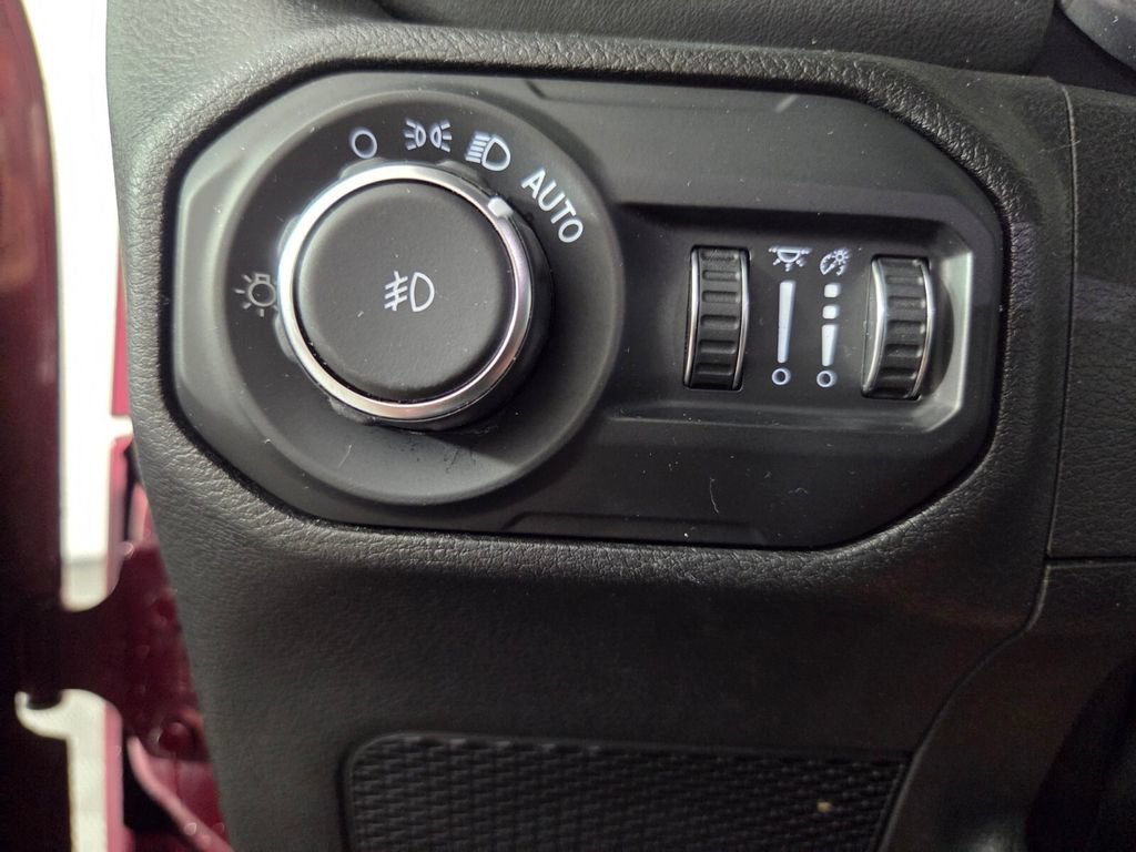 Used 2021 Jeep Wrangler Unlimited Sahara AWD/4WD image 18