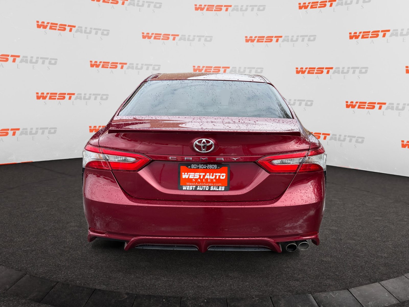 Used 2018 Toyota Camry SE w/ Moonroof Package FWD image 4
