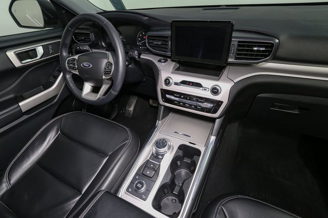 Used 2023 Ford Explorer XLT w/ Equipment Group 202A image 18