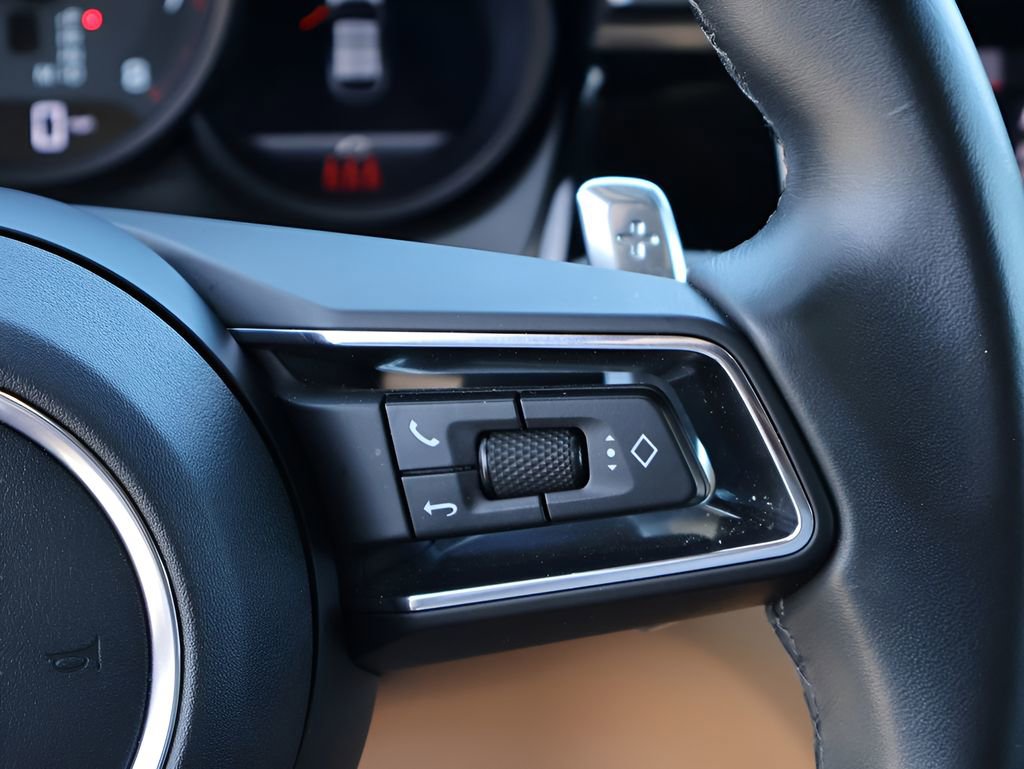 Certified 2023 Porsche Macan image 29