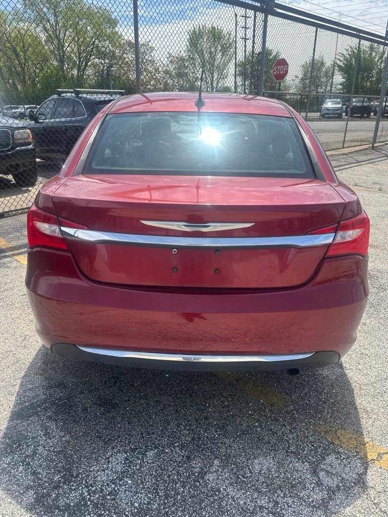 Used 2013 Chrysler 200 Touring FWD image 4