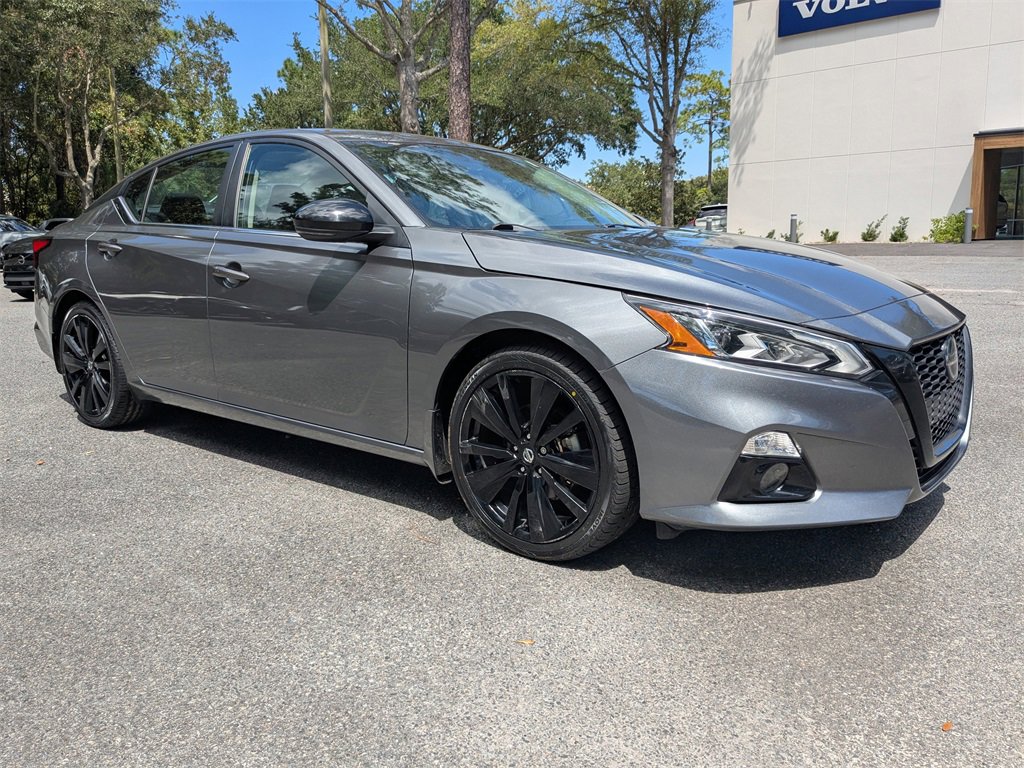 Used 2022 Nissan Altima 2.5 SR w/ Midnight Edition Package image 2
