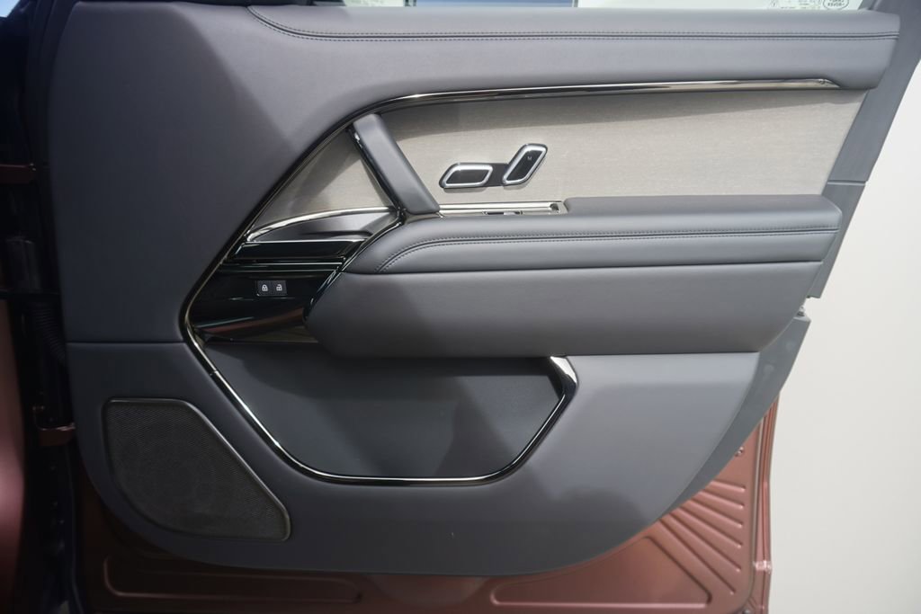 New 2026 Land Rover Range Rover SV image 21