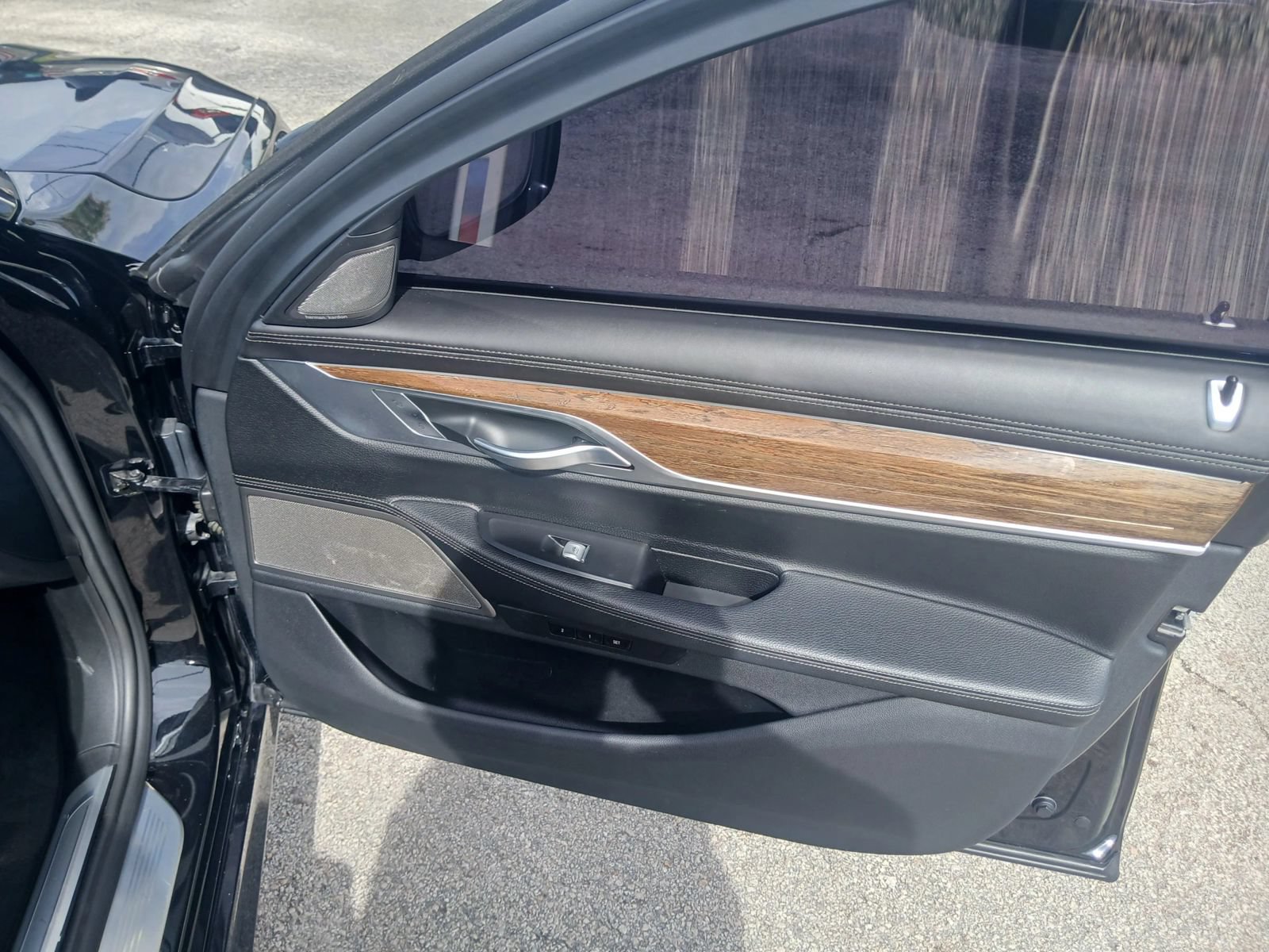 Used 2019 BMW 740i w/ Executive Package RWD image 17