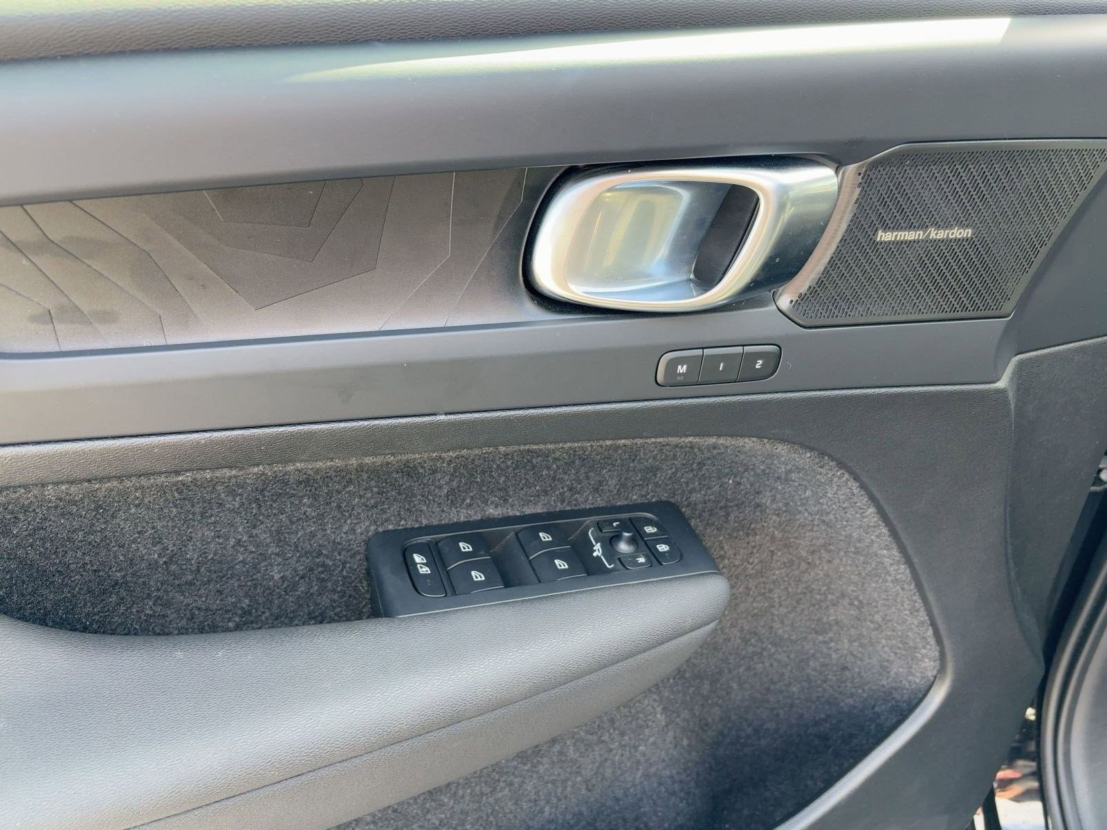 Certified 2025 Volvo EC40 Ultra image 13