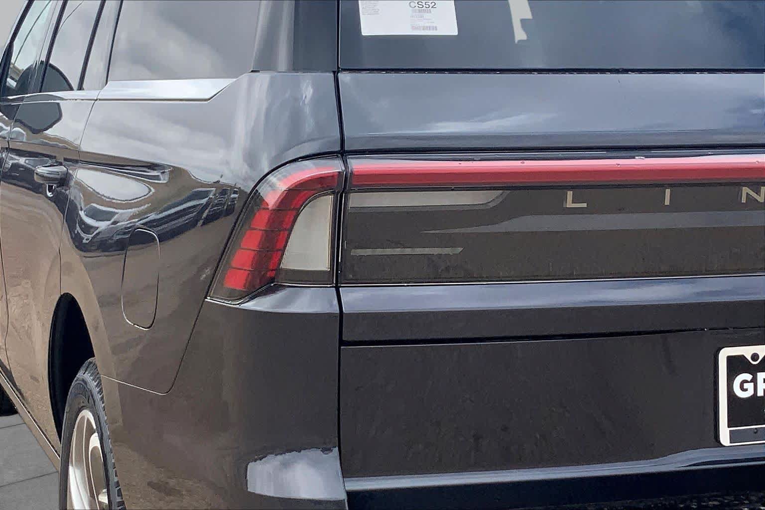 New 2026 Lincoln Navigator Reserve AWD/4WD image 14