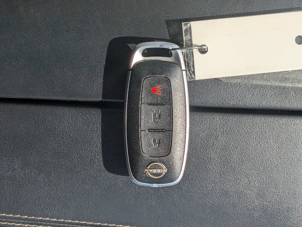 Used 2024 Nissan Rogue S AWD/4WD image 32