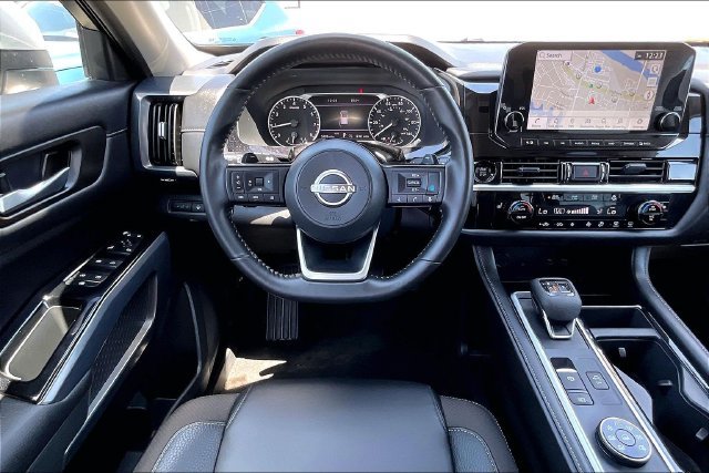 Used 2025 Nissan Pathfinder SL w/ Lighting Package (N92) AWD/4WD image 4