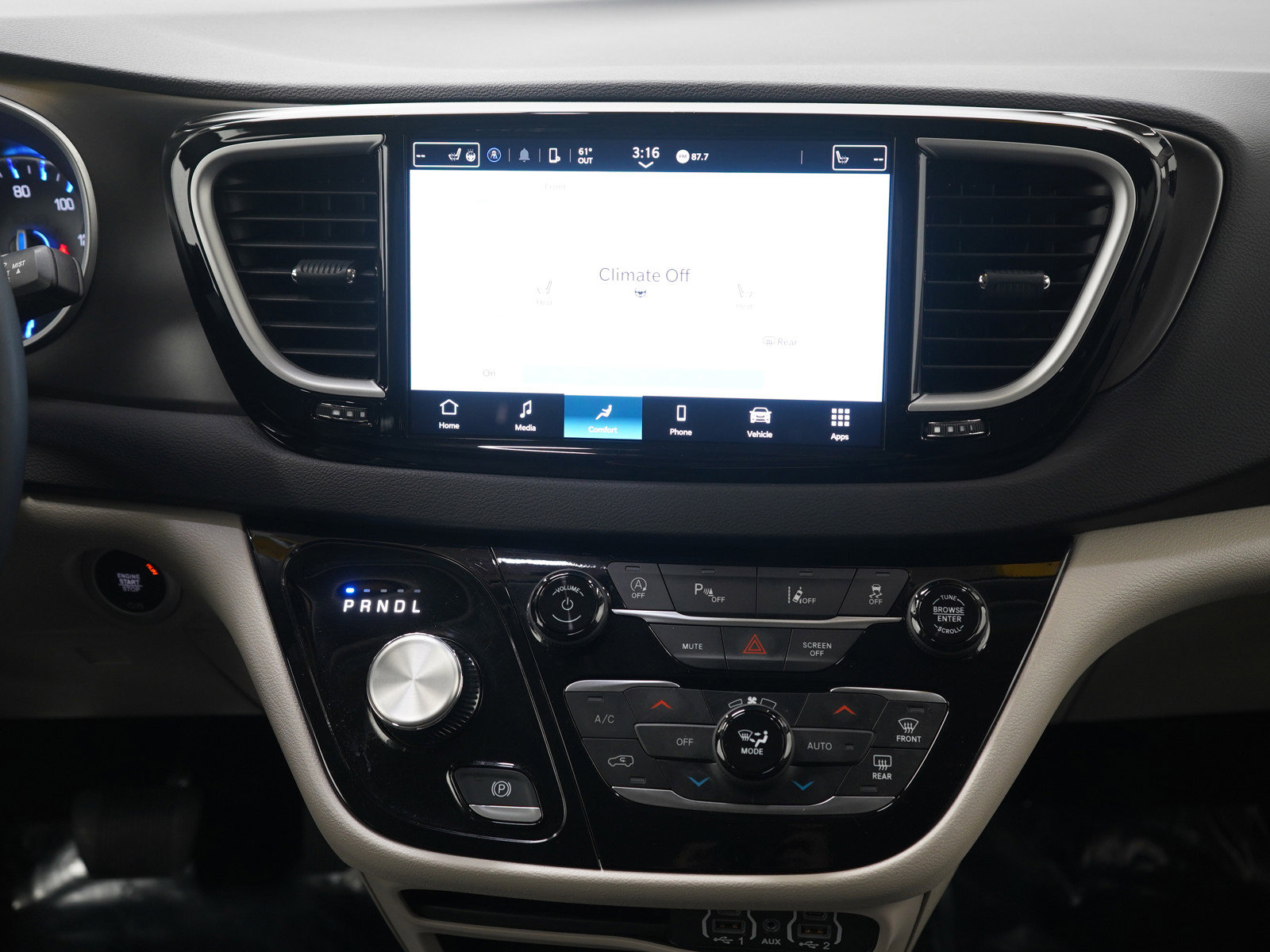 Used 2024 Chrysler Pacifica Touring-L image 15