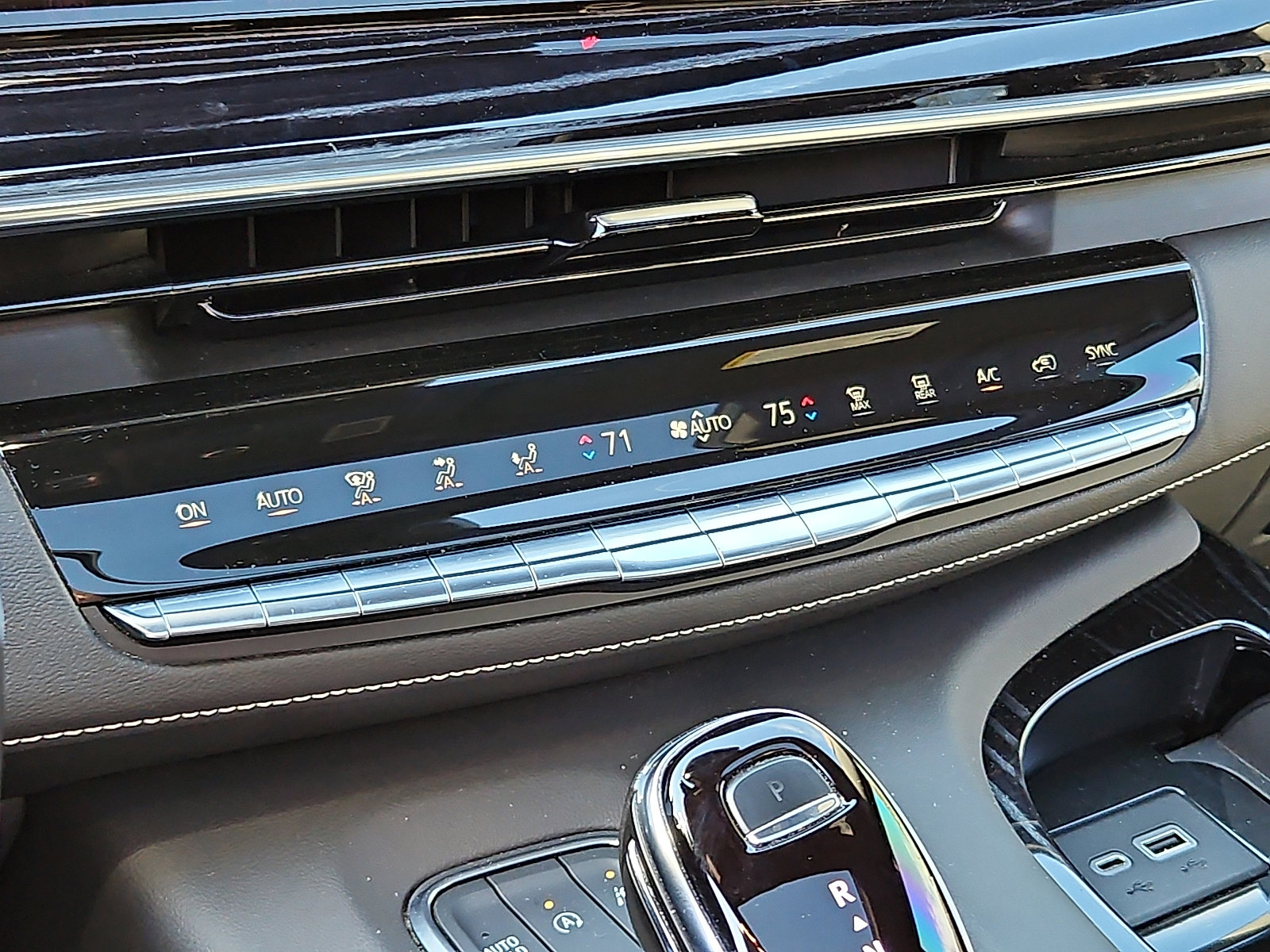 Certified 2022 Cadillac Escalade ESV Sport image 17