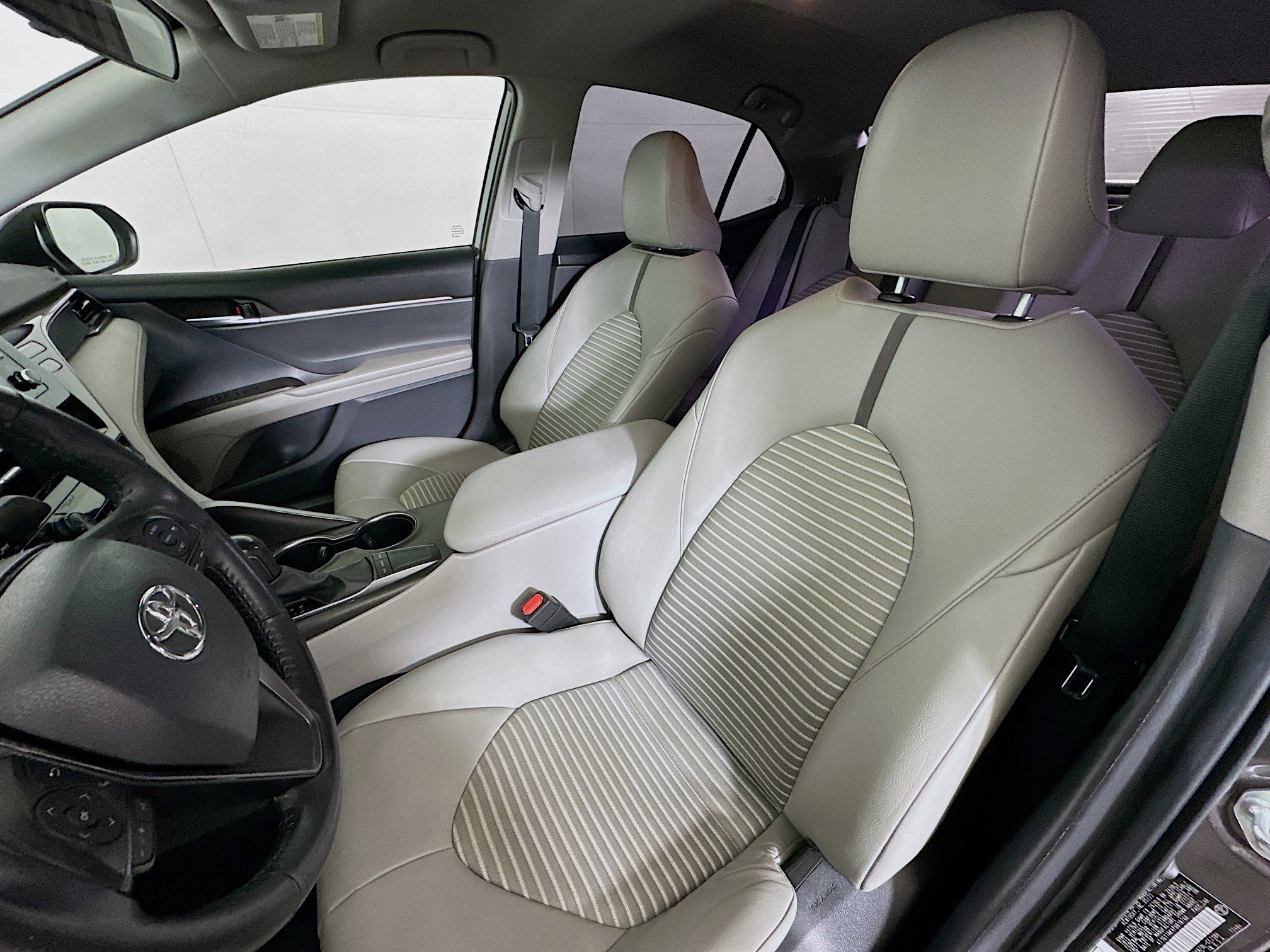 Used 2023 Toyota Camry SE image 13