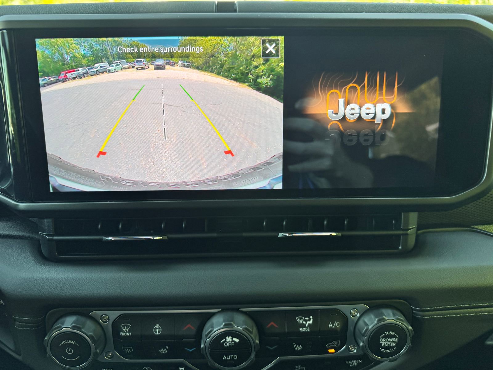 Used 2025 Jeep Wrangler Rubicon w/ Convenience Group AWD/4WD image 3