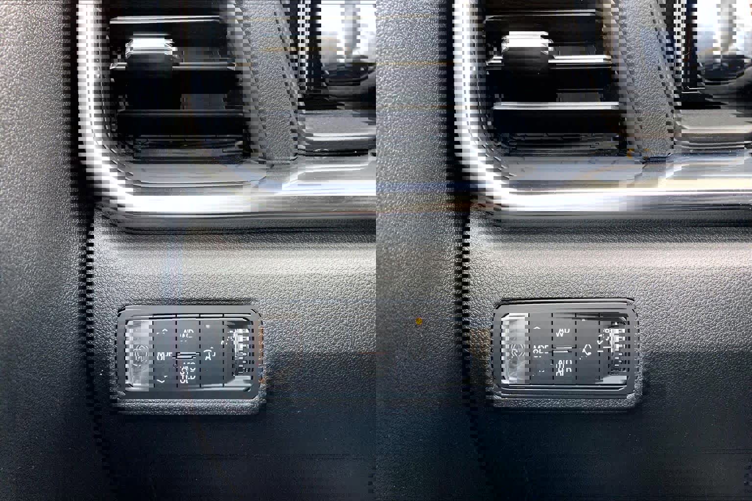 Used 2025 GMC Terrain Elevation image 36