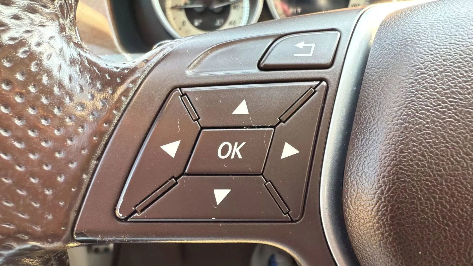 Used 2016 Mercedes-Benz E 350 4MATIC Sedan image 12