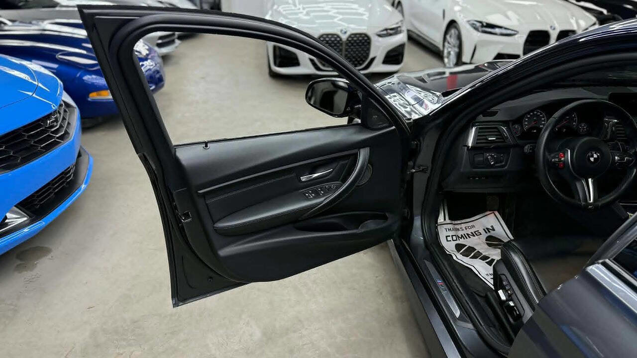 Used 2018 BMW M3 RWD image 17
