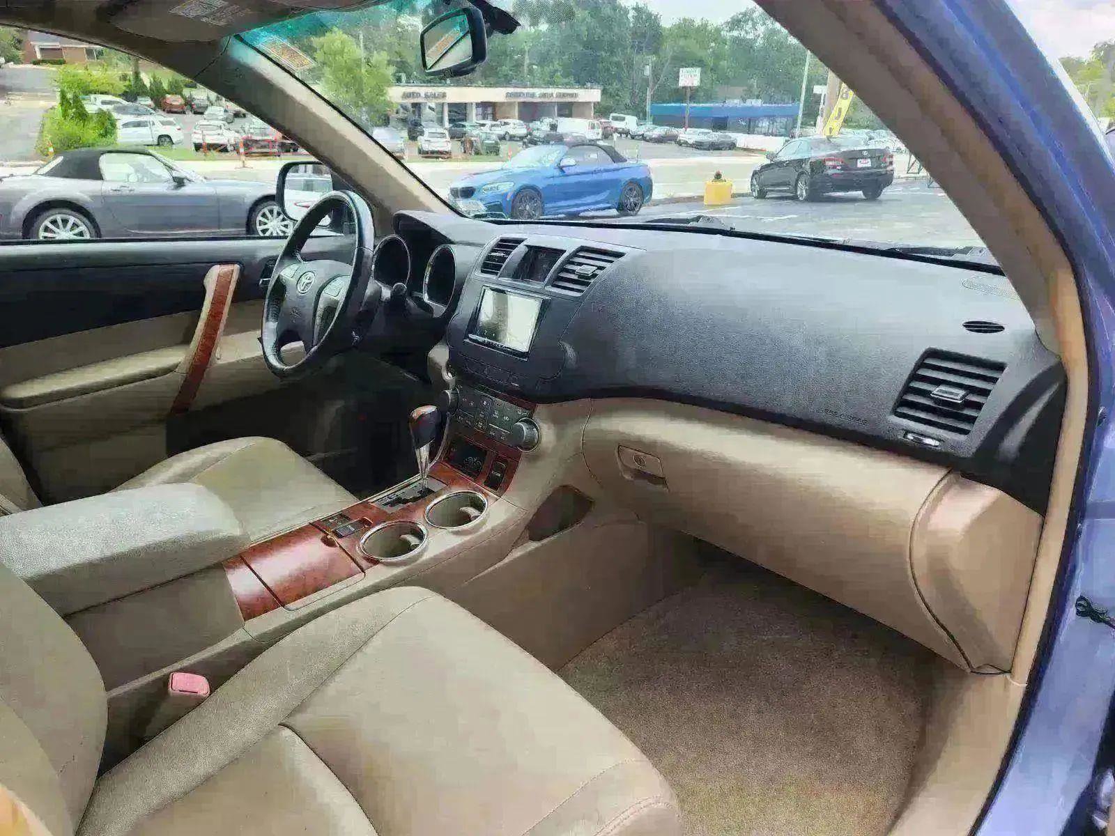 Used 2010 Toyota Highlander Limited image 31