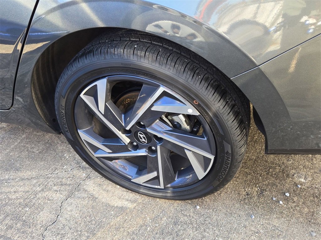Used 2025 Hyundai Elantra SEL image 8