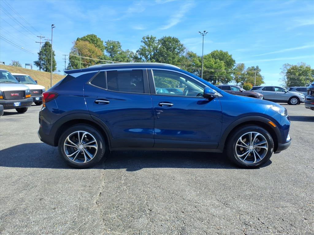 Used 2023 Buick Encore GX Select FWD image 2