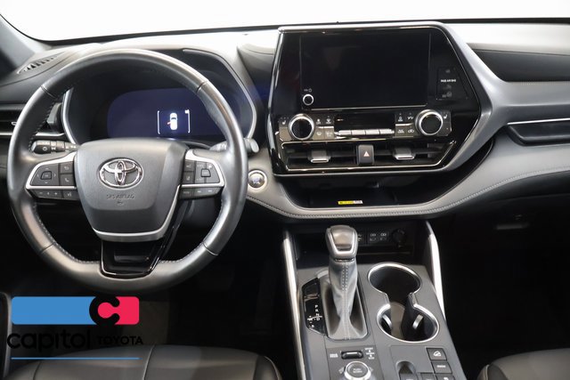 Used 2025 Toyota Highlander XSE AWD/4WD image 14