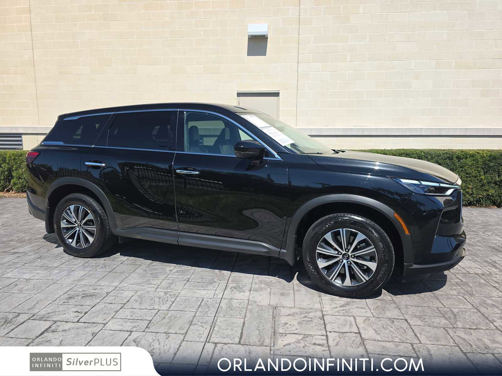 Used 2025 INFINITI QX60 Pure image 1