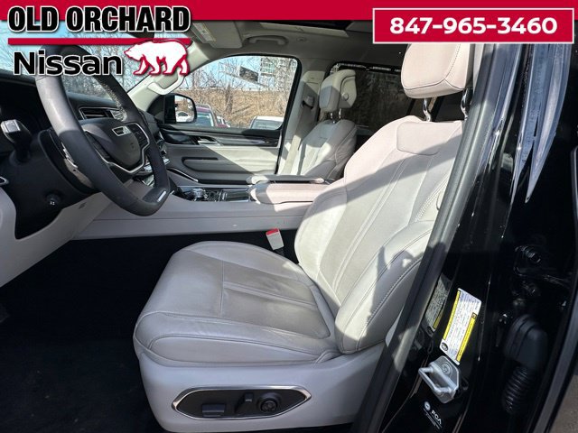 Used 2023 Jeep Wagoneer 4WD w/ Premium Group I image 10