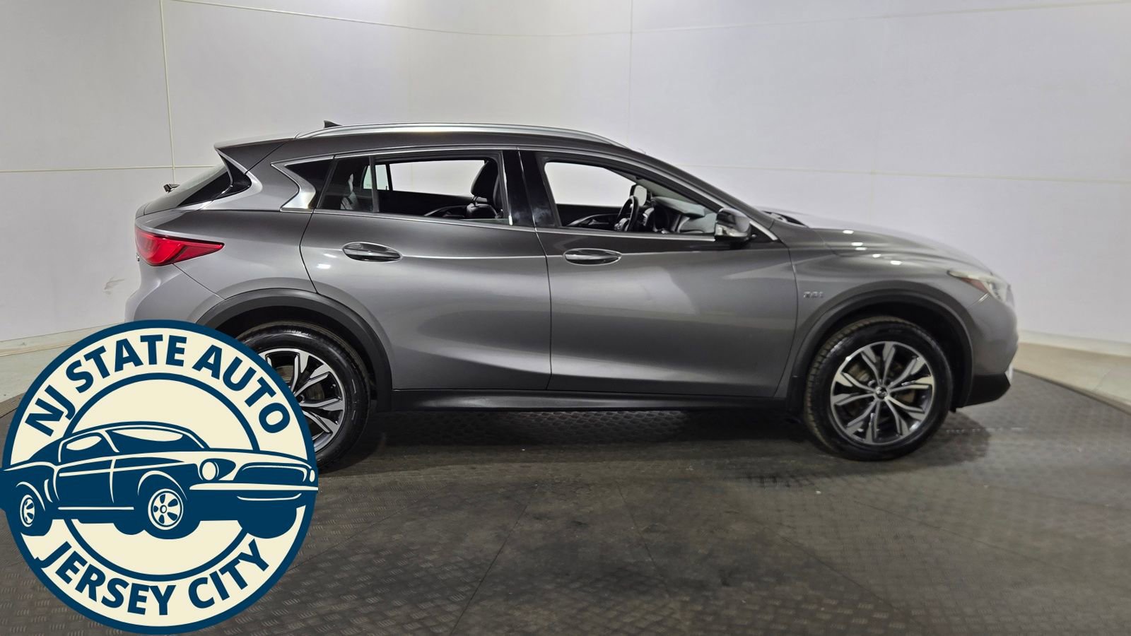 Used 2018 INFINITI QX30 AWD image 8