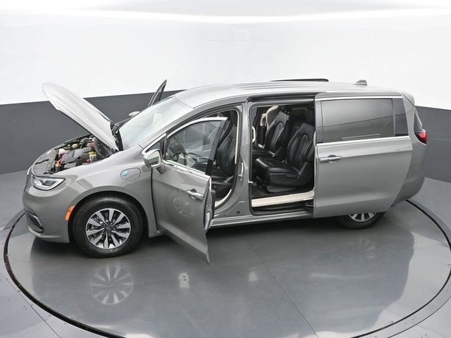 Used 2022 Chrysler Pacifica Touring-L image 55