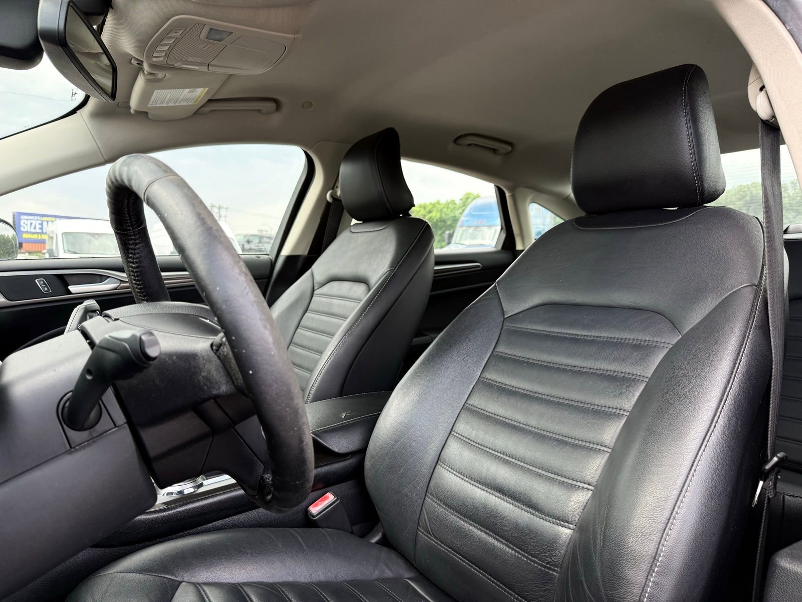 Used 2017 Ford Fusion SE w/ Equipment Group 602A FWD image 13