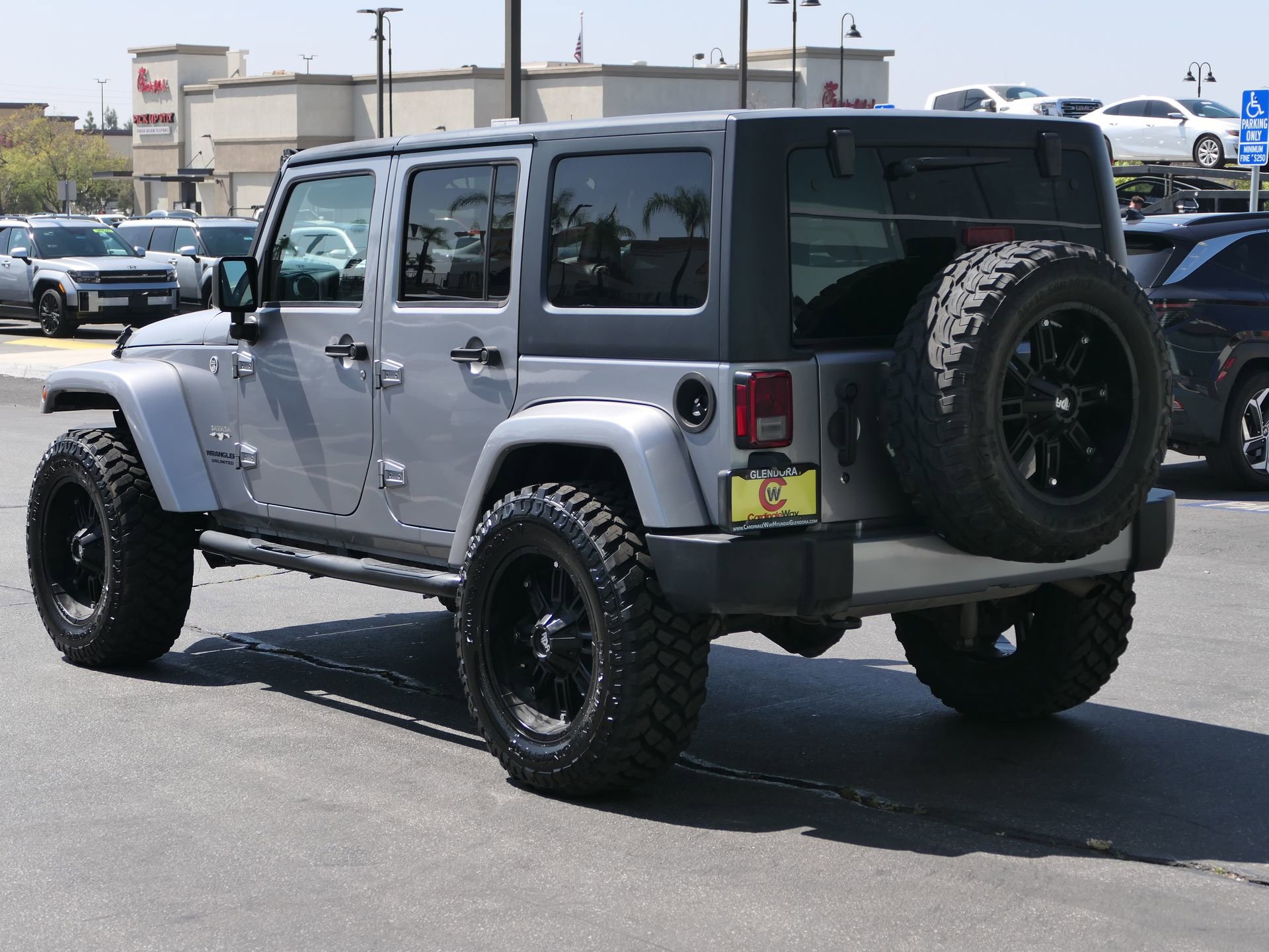 Used 2017 Jeep Wrangler Unlimited Sahara image 6