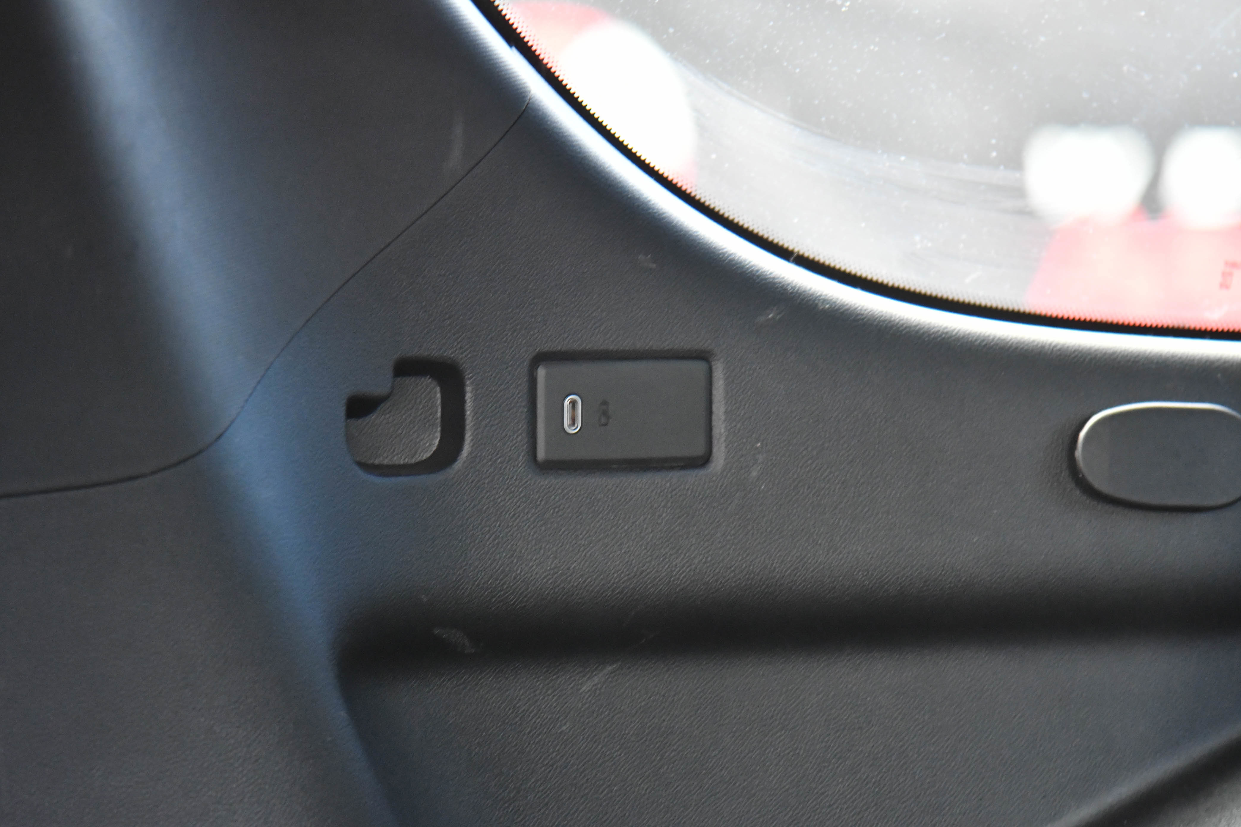 Used 2025 Chevrolet Tahoe LT image 48