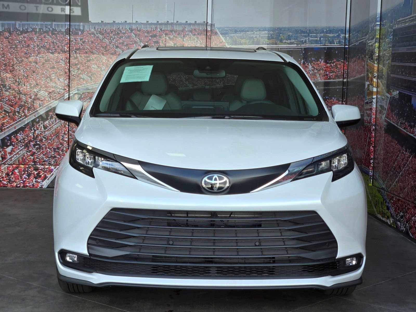 Certified 2026 Toyota Sienna XLE image 3