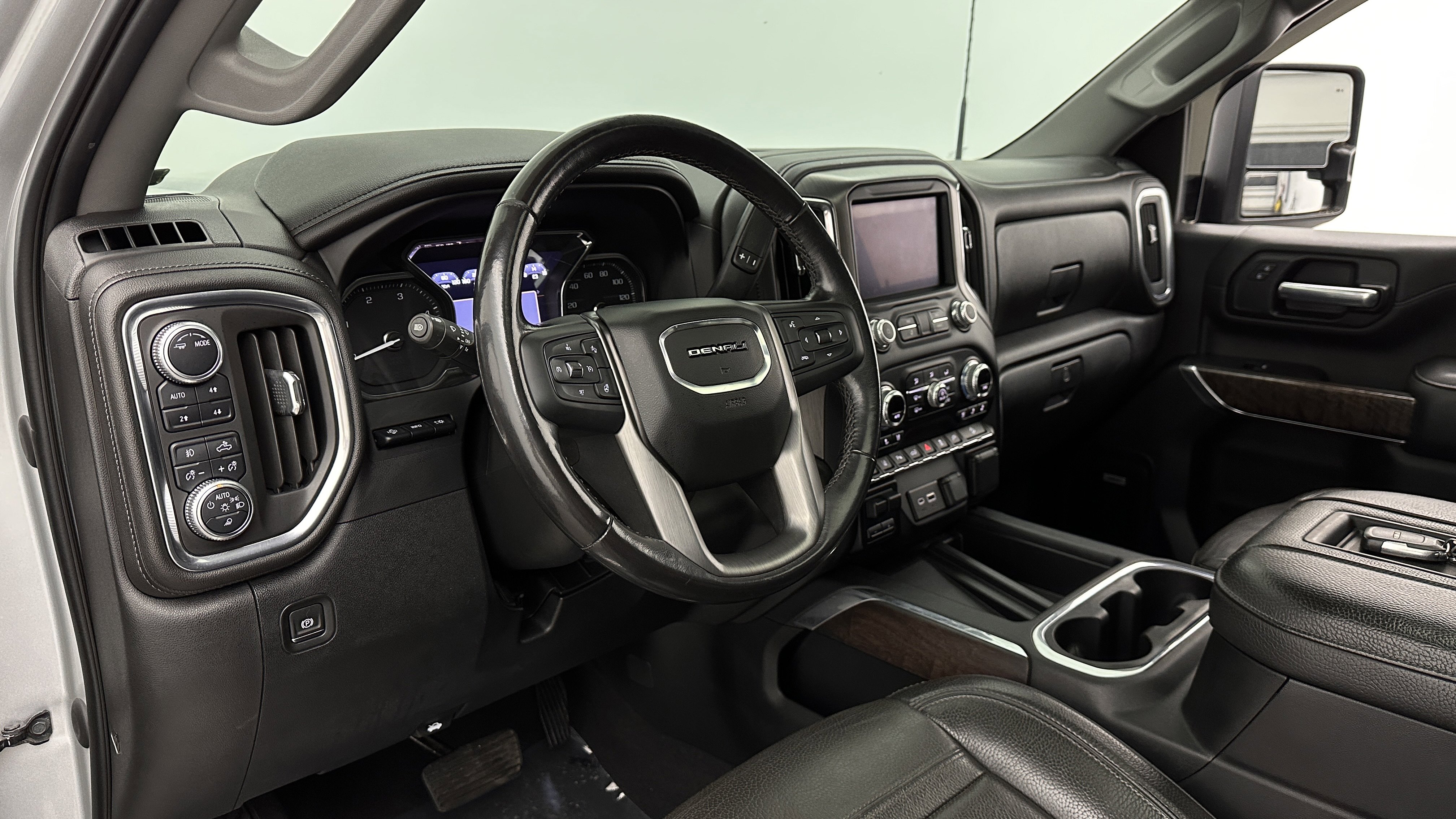 Used 2020 GMC Sierra 3500 Denali w/ Denali Ultimate Package AWD/4WD image 10