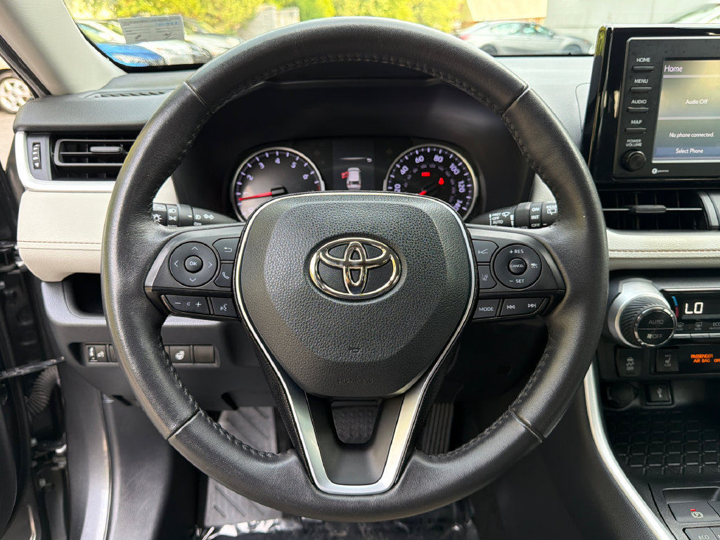Used 2020 Toyota RAV4 XLE w/ XLE Grade Weather Package AWD/4WD image 28