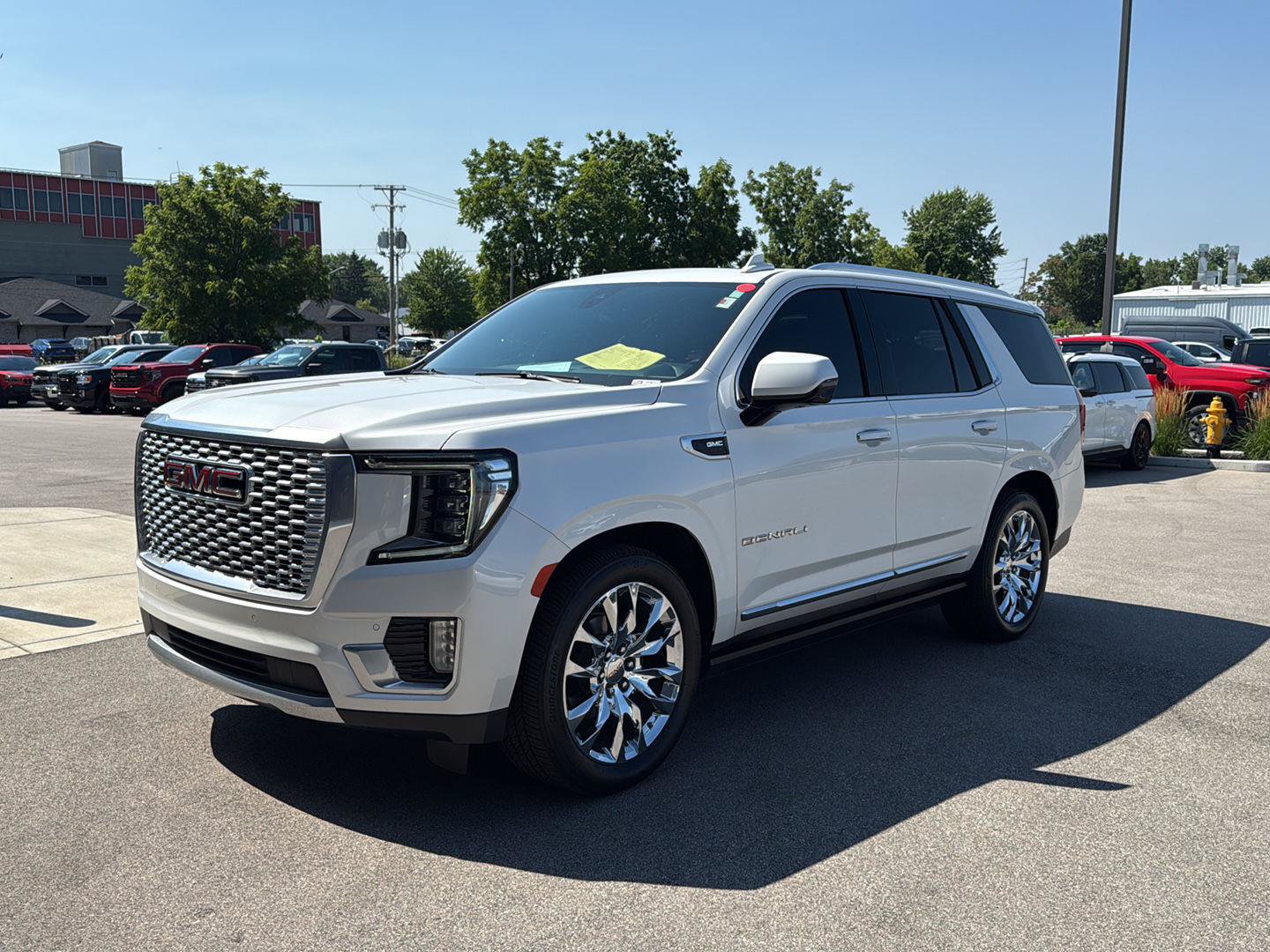 Used 2022 GMC Yukon Denali w/ Denali Premium Package AWD/4WD image 7