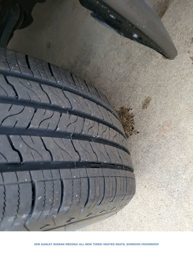 Used 2023 Toyota Highlander L image 19