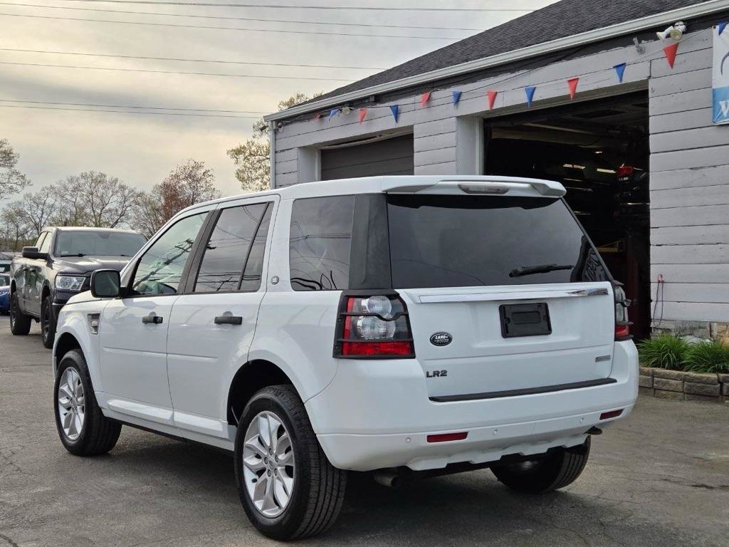 Used 2011 Land Rover LR2 HSE AWD/4WD image 3