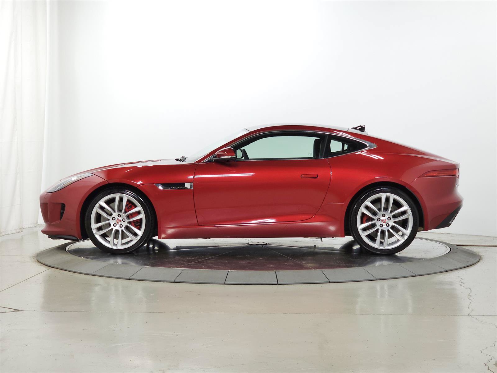 Used 2015 Jaguar F-TYPE S RWD image 4