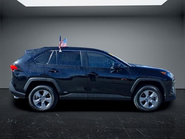 Certified 2022 Toyota RAV4 LE AWD/4WD image 2