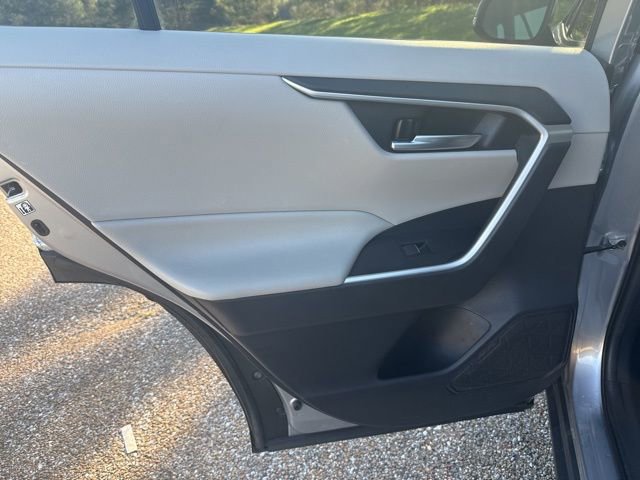 Used 2019 Toyota RAV4 XLE Premium image 11