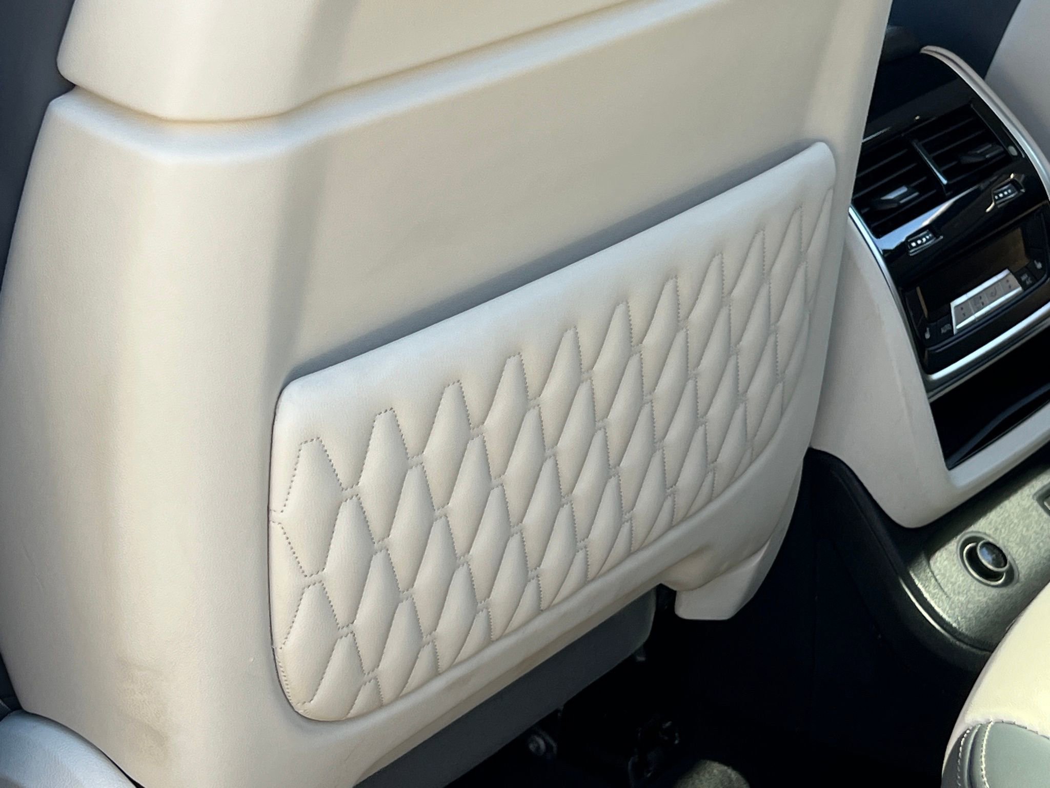 Used 2024 BMW X7 xDrive40i w/ Executive Package image 42