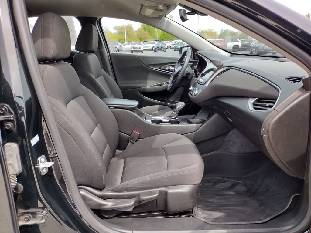 Used 2022 Chevrolet Malibu RS w/ LPO, Floor Liner Package FWD image 18