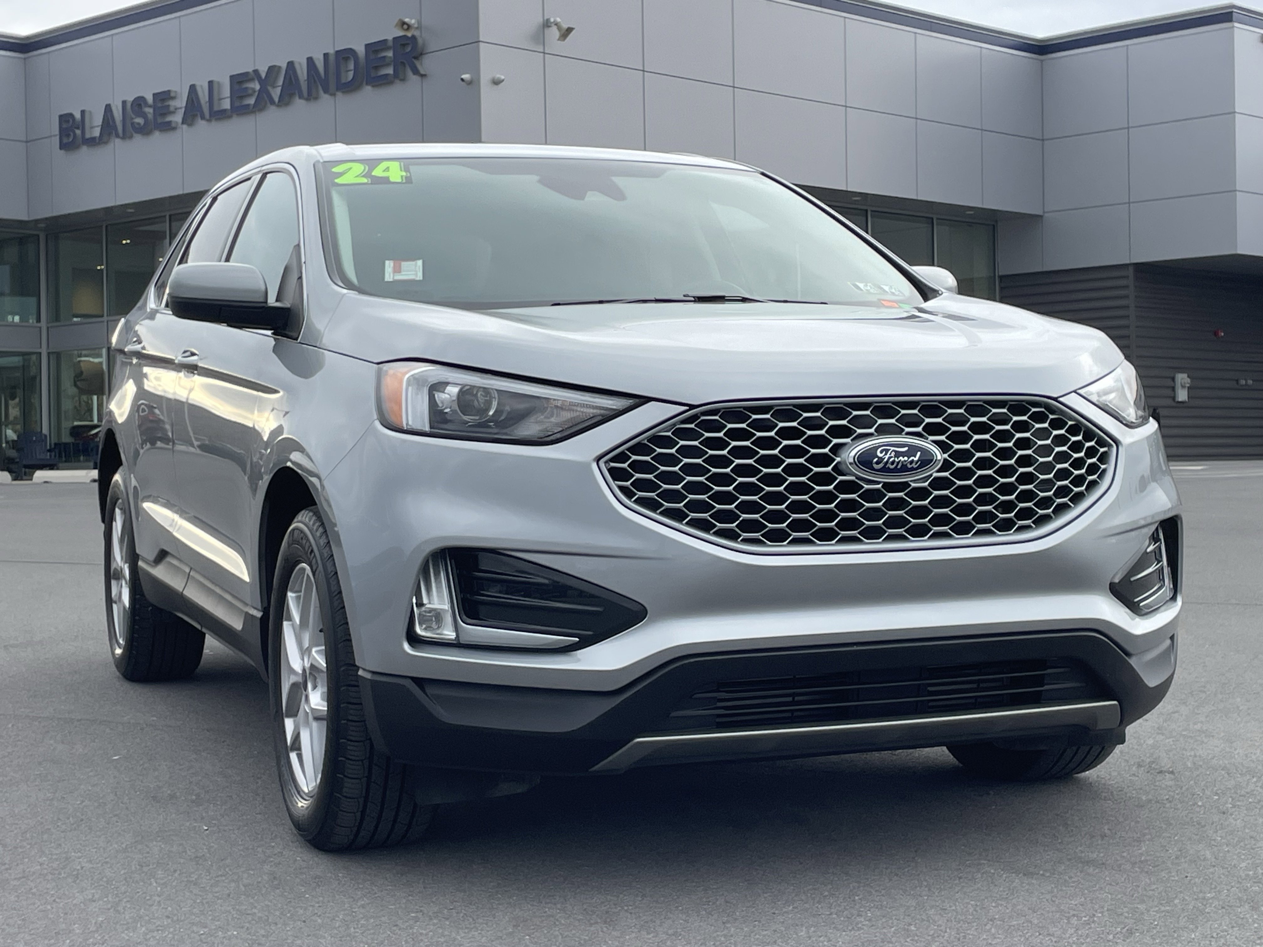 Used 2024 Ford Edge SEL w/ Convenience Package image 16