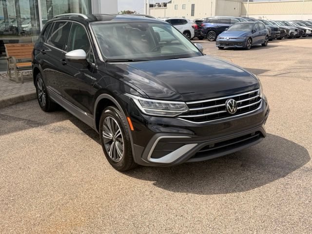 Certified 2024 Volkswagen Tiguan Wolfsburg Edition AWD/4WD image 8