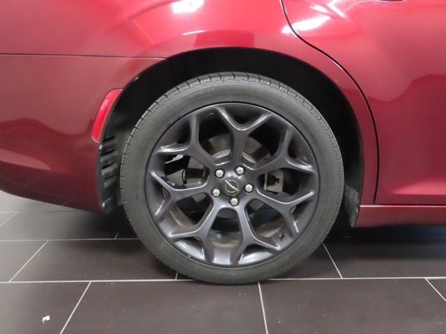 Used 2019 Chrysler 300 Touring w/ Sport Appearance Package image 17