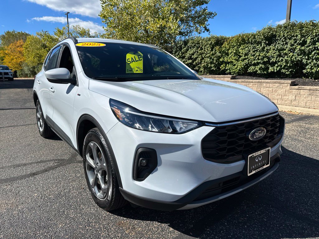 Used 2025 Ford Escape ST-Line Select AWD/4WD image 17