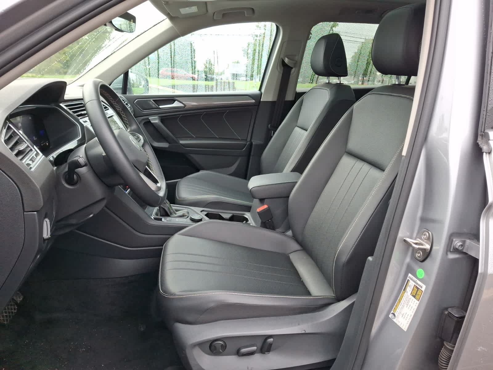 Used 2023 Volkswagen Tiguan SE w/ Panoramic Sunroof Package AWD/4WD image 10