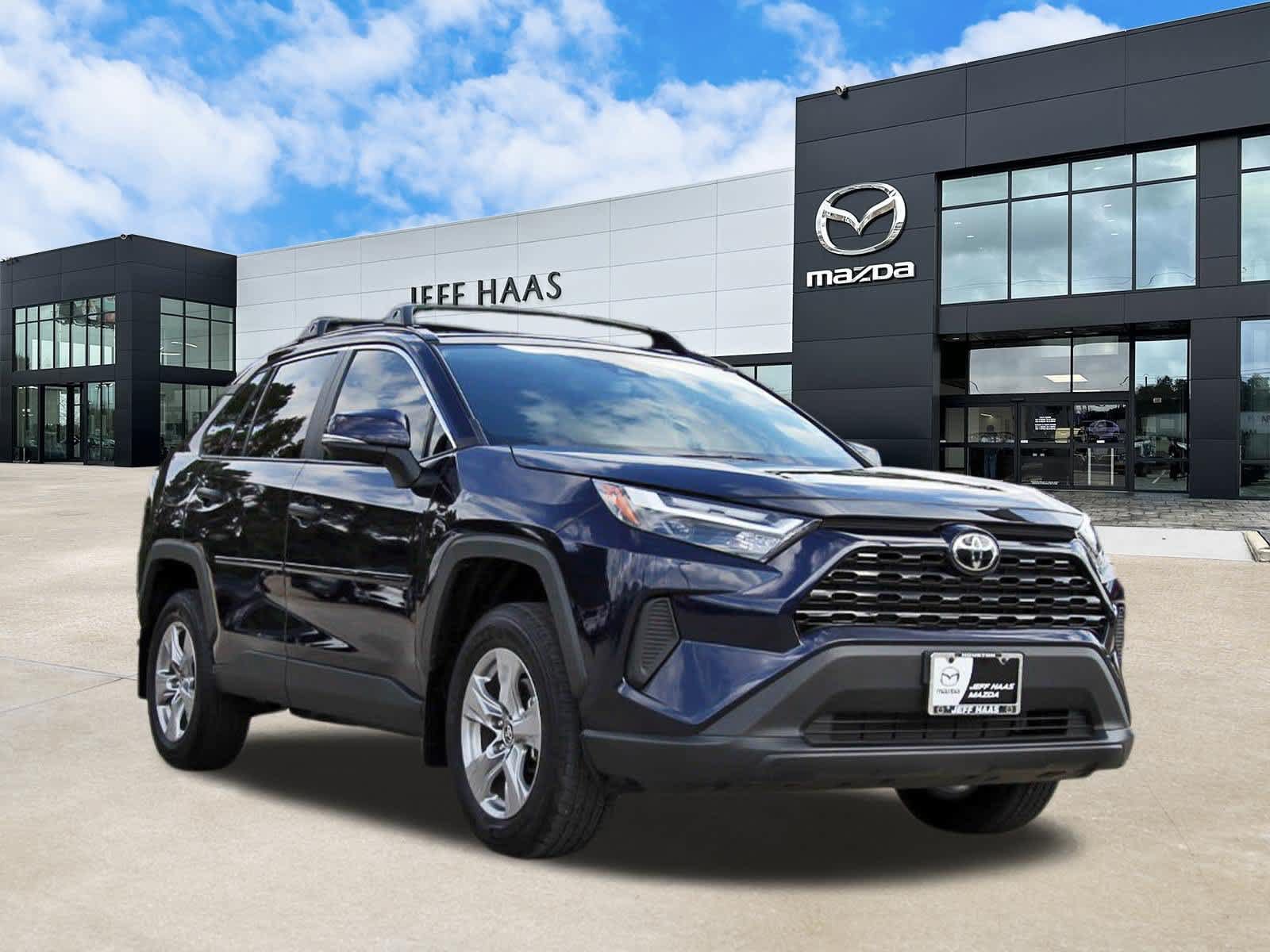 Used 2025 Toyota RAV4 XLE w/ Convenience Package FWD image 4