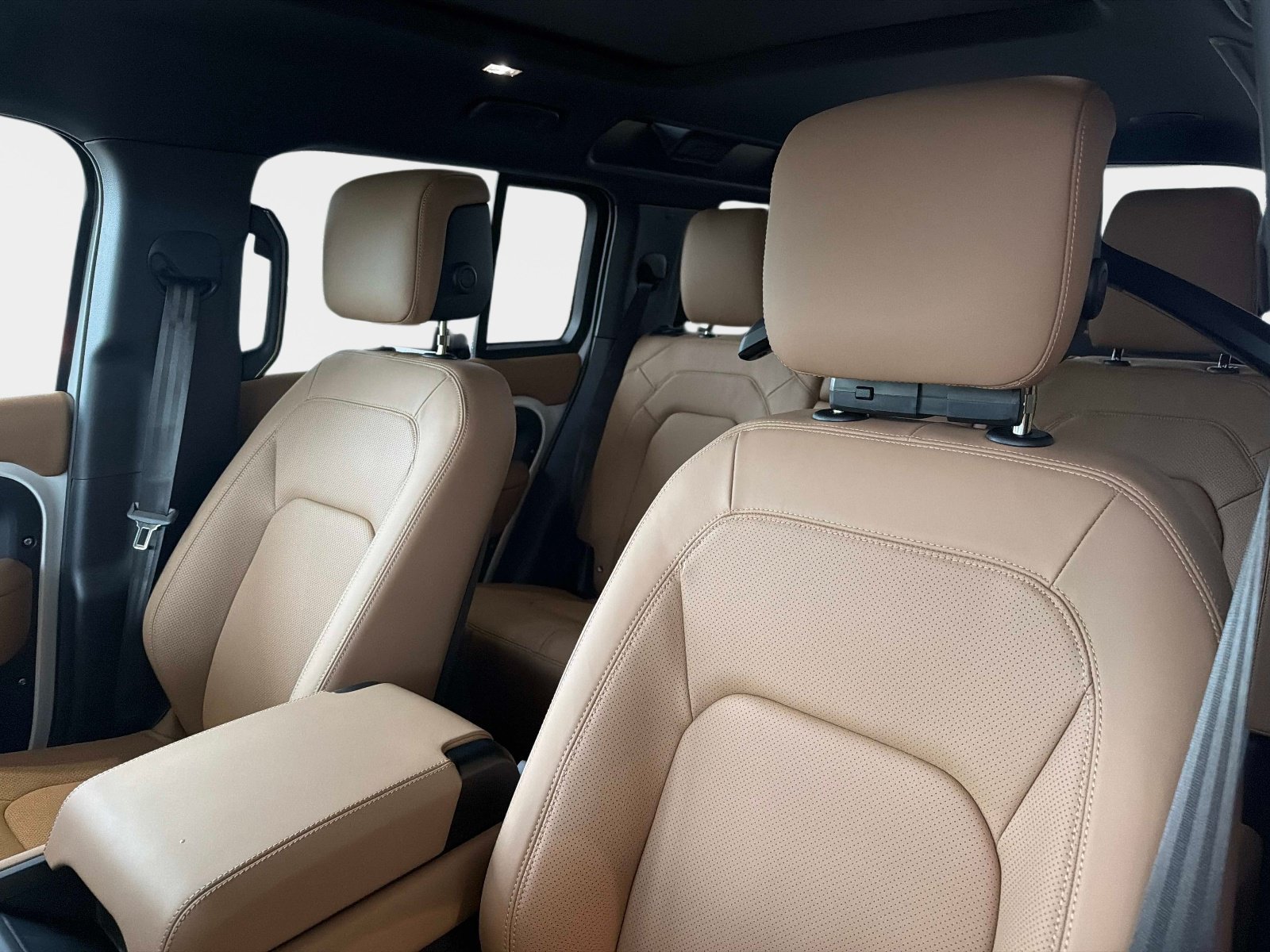 New 2026 Land Rover Defender 110 X-Dynamic SE AWD/4WD image 19