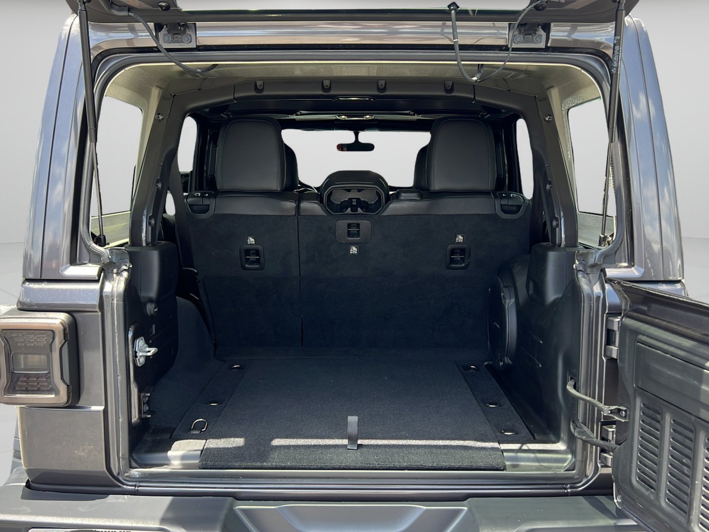 Used 2020 Jeep Wrangler Unlimited Sahara AWD/4WD image 9