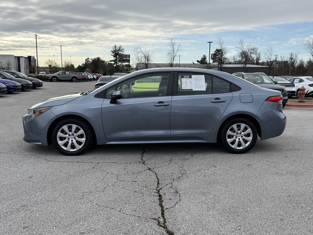 Used 2021 Toyota Corolla LE image 4
